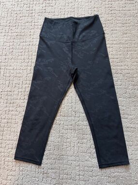 Strong by Zumba black camo capri leggings